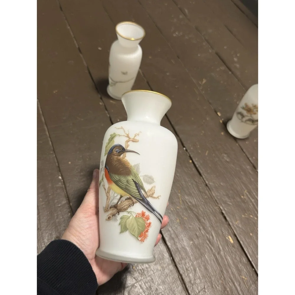 Enesco Vintage Porcelain Bud Vase White w/ Colorful Bird Design Set of 3‎ Japan